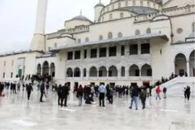 74 gün aradan sonra Ankara'da ilk cuma namazı kılındı 74 gün aradan sonra Ankara'da ilk cuma namazı kılındı