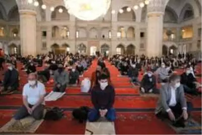 74 gün aradan sonra Ankara'da ilk cuma namazı kılındı 74 gün aradan sonra Ankara'da ilk cuma namazı kılındı