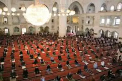 74 gün aradan sonra Ankara'da ilk cuma namazı kılındı 74 gün aradan sonra Ankara'da ilk cuma namazı kılındı