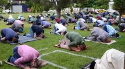 74 gün sonra camilerde ilk namaz 74 gün sonra camilerde ilk namaz
