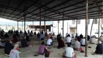 74 gün sonra camilerde ilk namaz 74 gün sonra camilerde ilk namaz