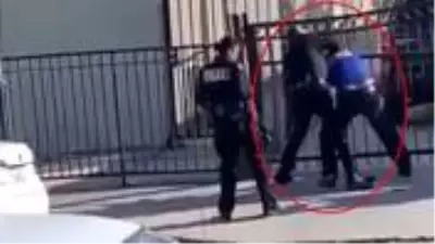 ABD'de polisler şimdi de Los Angeles'ta bir siyahiyi defalarca yumrukladı ABD'de polisler şimdi de Los Angeles'ta bir siyahiyi defalarca yumrukladı