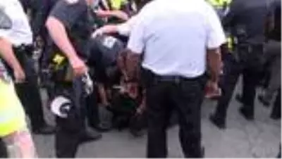 ABD'de siyahi Floyd'un polis şiddetiyle ölümü protesto edildi - NEW ABD'de siyahi Floyd'un polis şiddetiyle ölümü protesto edildi - NEW