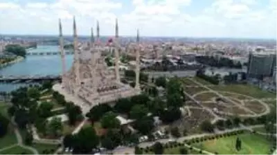 Adana'da Covid-19 salgını sonrası ilk cuma namazı kılındı Adana'da Covid-19 salgını sonrası ilk cuma namazı kılındı