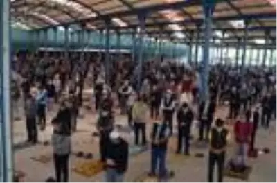 Balıkesir'de 74 gün sonra cuma namazı kılındı