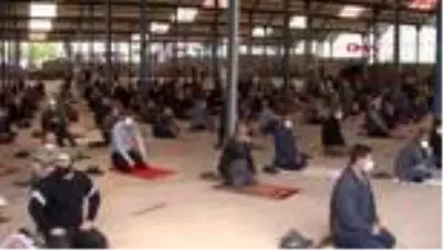 Balıkesir'de 74 gün sonra cuma namazı kılındı Balıkesir'de 74 gün sonra cuma namazı kılındı
