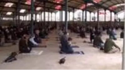 Balıkesir'de 74 gün sonra cuma namazı kılındı Balıkesir'de 74 gün sonra cuma namazı kılındı