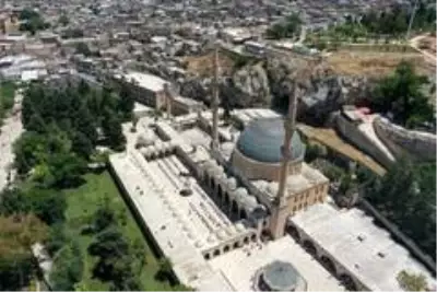 Balıklıgöl'de cuma namazı havadan görüntülendi Balıklıgöl'de cuma namazı havadan görüntülendi