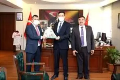 Başkan Koyuncu'dan Emniyet Müdürü Temiz'e ziyaret Başkan Koyuncu'dan Emniyet Müdürü Temiz'e ziyaret