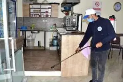 Biga Belediyesi kıraathaneleri dezenfekte etti Biga Belediyesi kıraathaneleri dezenfekte etti