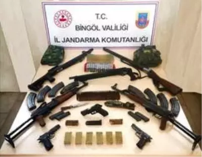 Bingöl'de 10 adrese operasyon çok sayıda silah ele geçirildi : 12 gözaltı Bingöl'de 10 adrese operasyon çok sayıda silah ele geçirildi : 12 gözaltı