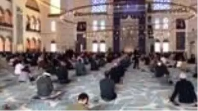 Büyük Çamlıca camisinde cuma namazı (3) - Cami içinden görüntüler Büyük Çamlıca camisinde cuma namazı (3) - Cami içinden görüntüler