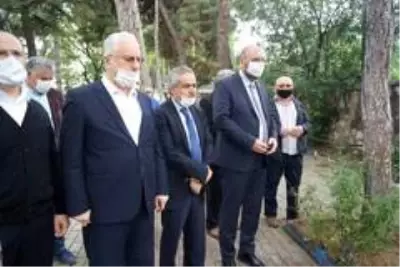 Camiler cemaate açıldı, şükür kurbanı kesildi