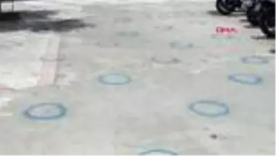 Çanakkale'de cuma namazı sosyal mesafeli kılındı Çanakkale'de cuma namazı sosyal mesafeli kılındı