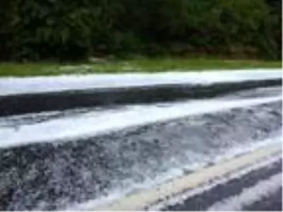 Çatalca'da dolu yağışı! Yollar beyaza büründü, sürücüler zor anlar yaşadı