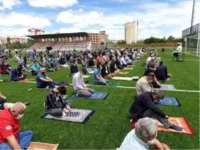 Çorum'da 74 gün sonra ilk cuma namazı Çorum'da 74 gün sonra ilk cuma namazı