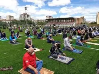 Çorum'da 74 gün sonra ilk cuma namazı Çorum'da 74 gün sonra ilk cuma namazı