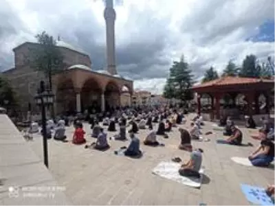 Çorum'da 74 gün sonra ilk cuma namazı Çorum'da 74 gün sonra ilk cuma namazı
