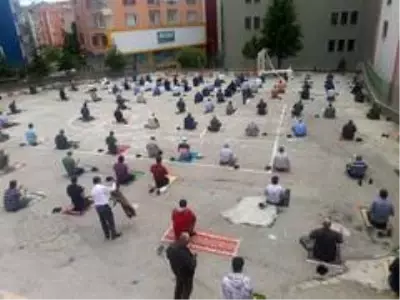 Çorum'da 74 gün sonra ilk cuma namazı Çorum'da 74 gün sonra ilk cuma namazı