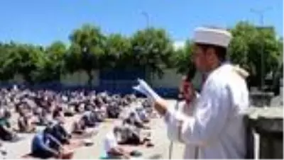 Cuma namazı, salgın sonrası ilk kez kılındı Cuma namazı, salgın sonrası ilk kez kılındı