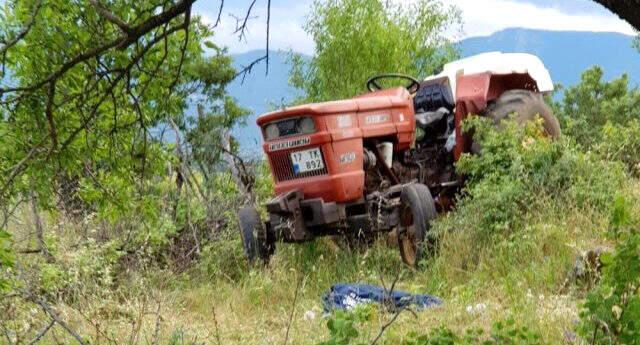 Dedesiyle üzüm bağına giden 3 yaşındaki çocuk traktörden düşerek öldü Dedesiyle üzüm bağına giden 3 yaşındaki çocuk traktörden düşerek öldü