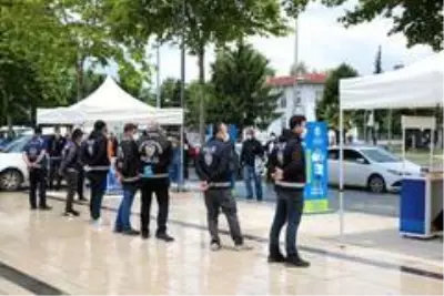 Demokrasi meydanında ilk Cuma namazı kılındı