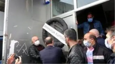 Demokratlar Platformundan TELE1 Televizyonu önünde siyah çelenkli protesto Demokratlar Platformundan TELE1 Televizyonu önünde siyah çelenkli protesto