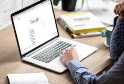 Doktora gidemeyen internete sarıldı Doktora gidemeyen internete sarıldı