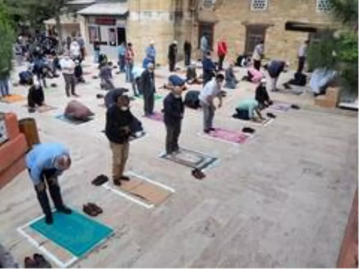 Edirne'de korona virüs sonrası ilk cuma namazı