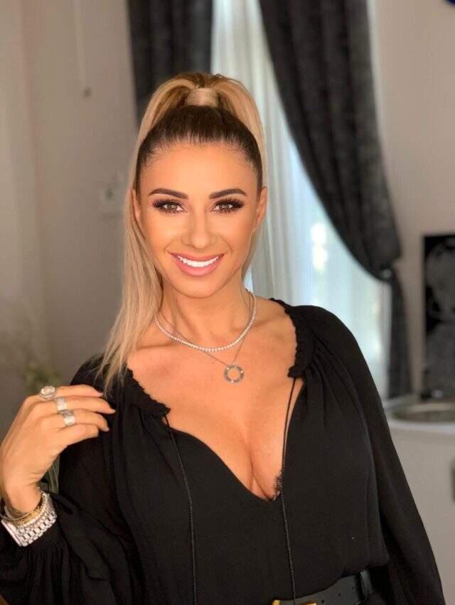 Eski Playboy modeli Anamaria Prodan, Romanya ekiplerinden FC Hermannstadt'ı satın almak istiyor Eski Playboy modeli Anamaria Prodan, Romanya ekiplerinden FC Hermannstadt'ı satın almak istiyor