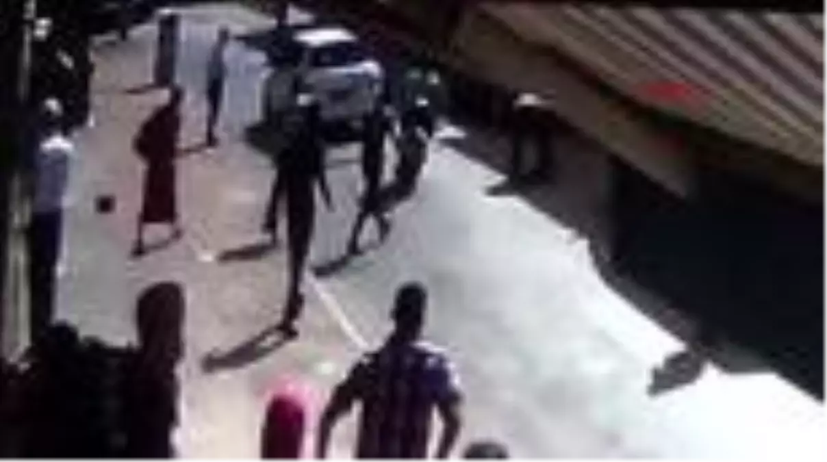 GAZİANTEP Otomobilin küçük Ravda'ya çarpması güvenlik kamerasında