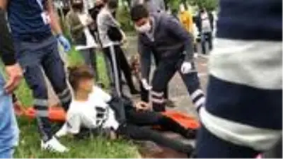 Gençler arasındaki kavgada, 17 yaşındaki genç 8 yerinden bıçaklandı Gençler arasındaki kavgada, 17 yaşındaki genç 8 yerinden bıçaklandı