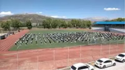 Gölbaşı'nda Cuma Namazı stadyumda kılındı Gölbaşı'nda Cuma Namazı stadyumda kılındı