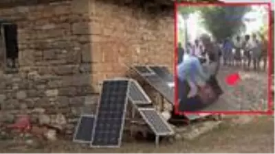 Hindistan'da erkek arkadaşıyla kaçan genç kıza meydan dayağı atıldı Hindistan'da erkek arkadaşıyla kaçan genç kıza meydan dayağı atıldı