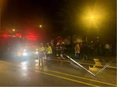 Isparta'da işçi minibüsü yan yattı, 5 kişi yara almadan kurtuldu Isparta'da işçi minibüsü yan yattı, 5 kişi yara almadan kurtuldu
