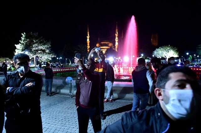 İstanbul'un Fethi'nin 567. yıl dönümü, fethin canlandırılması ve hava fişek gösterileriyle kutlandı