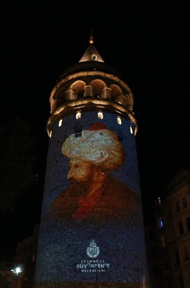 İstanbul'un Fethi'nin 567. yıl dönümü, fethin canlandırılması ve hava fişek gösterileriyle kutlandı