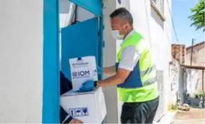 İzmir'deki mültecilere hijyen ve gıda paketi desteği