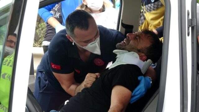 Kazadan yara almadan kurtulan kadın, yol kenarına oturup hüngür hüngür ağladı Kazadan yara almadan kurtulan kadın, yol kenarına oturup hüngür hüngür ağladı