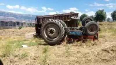 Kendi kullandığı traktörün altında can verdi Kendi kullandığı traktörün altında can verdi