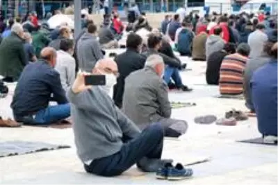 Kırşehir'de Cuma namazı heyecanı Kırşehir'de Cuma namazı heyecanı