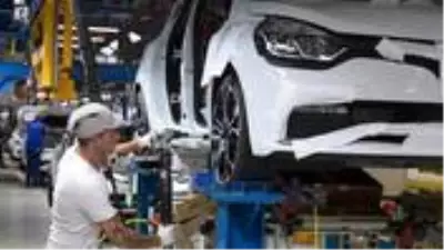Otomotiv devi Renault, tasarruf yapmak için 15 bin kişiyi işten çıkaracak Otomotiv devi Renault, tasarruf yapmak için 15 bin kişiyi işten çıkaracak