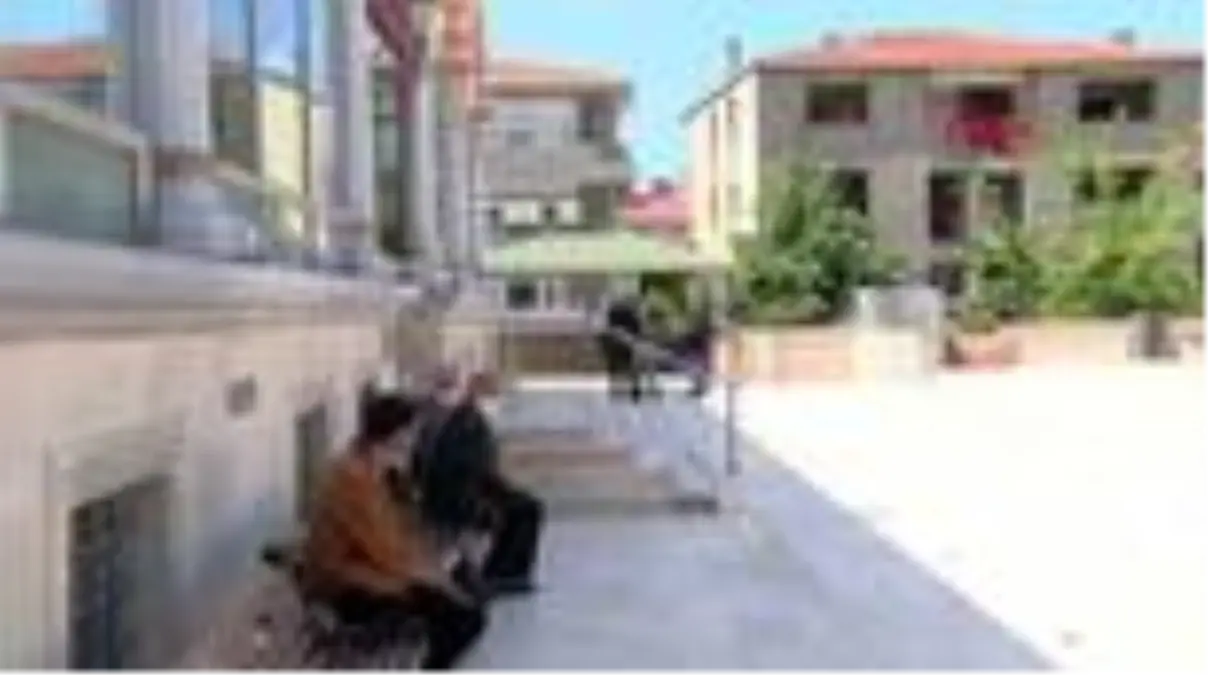 MALTEPE MERKEZ CAMİİ'NDE SOSYAL MESAFELİ CUMA NAMAZI