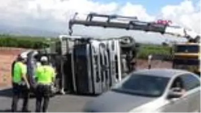 MERSİN TIR devrildi, 5 araç kullanılamaz hale geldi MERSİN TIR devrildi, 5 araç kullanılamaz hale geldi