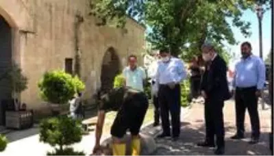 Payas'ta Cuma namazı öncesi şükür kurbanı kesildi Payas'ta Cuma namazı öncesi şükür kurbanı kesildi