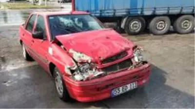 Samsun'da otomobil tıra çarptı: 1 yaralı
