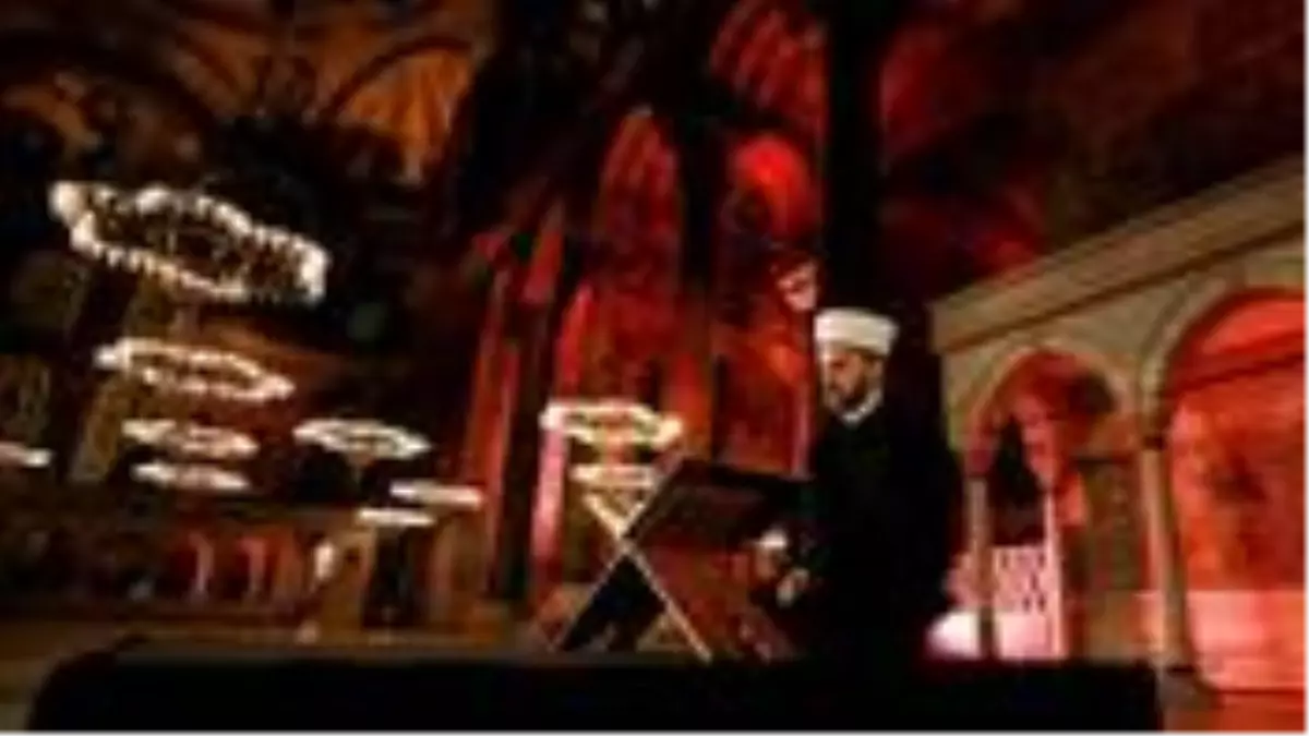 Son Dakika: İstanbul'un Fethi'nin 567. yılında Ayasofya'da Fetih Suresi okundu