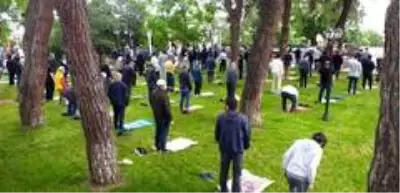 Tekirdağ'da korona tedbirli cuma namazı Tekirdağ'da korona tedbirli cuma namazı