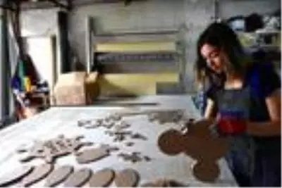 Yeğenine yaptığı hediye çok beğenilince mimarlığı bırakıp bu işe girdi! Tanesini 3 bin liraya satıyor Yeğenine yaptığı hediye çok beğenilince mimarlığı bırakıp bu işe girdi! Tanesini 3 bin liraya satıyor