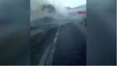 ADANA Alev alan saman yüklü kamyon kullanılmaz hale geldi ADANA Alev alan saman yüklü kamyon kullanılmaz hale geldi